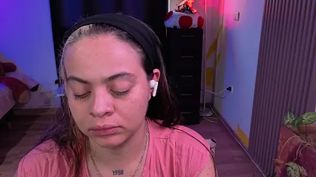 Snapshot of Cuttiealice chatting on November 13, 2025, 3:49 pm Cuttiealice online show from November 13, 2025, 3:49 pm