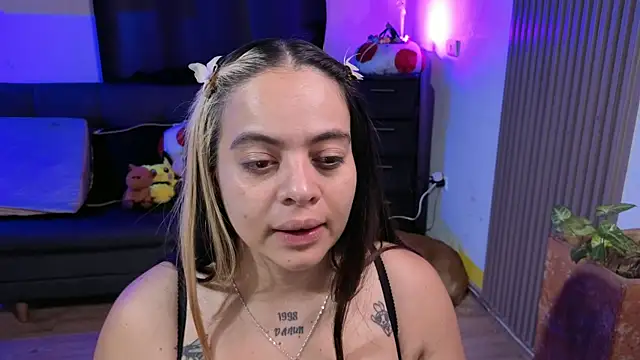 Snapshot of Cuttiealice chatting on December 15, 2025, 12:33 pm Cuttiealice online show from December 15, 2025, 12:33 pm