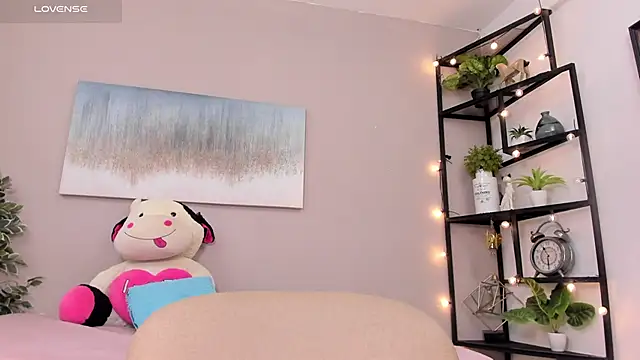 Briana Wells  online show from March 31, 2026, 12:40 pm