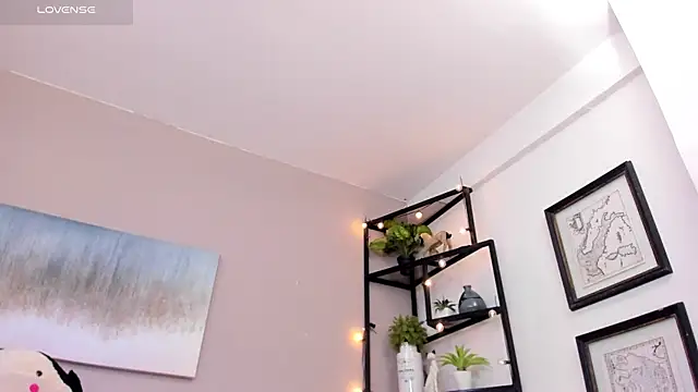 Briana Wells  online show from March 26, 2026, 12:36 pm