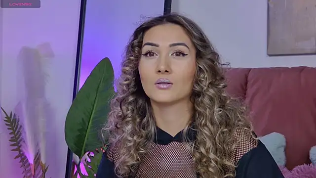 Snapshot of NicolLopeze chatting on November 7, 2025, 9:14 am NicolLopeze online show from November 7, 2025, 9:14 am