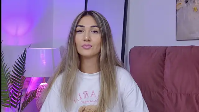 Snapshot of NicolLopeze chatting on October 3, 2025, 12:39 pm NicolLopeze online show from October 3, 2025, 12:39 pm