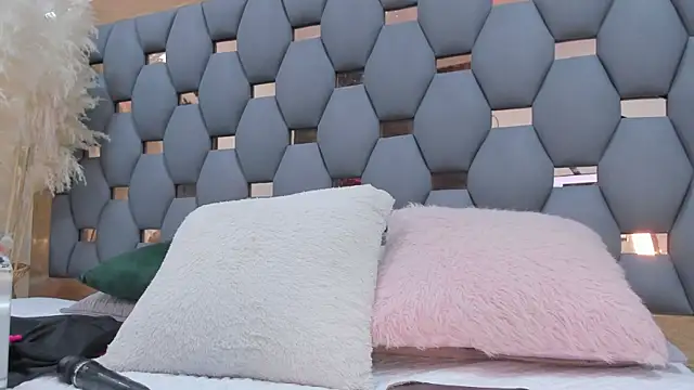 sophia reyes online show from February 14, 2025, 2:54 pm