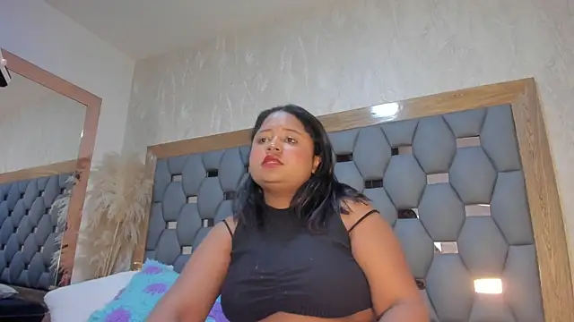 sophia reyes online show from December 9, 2024, 11:47 am