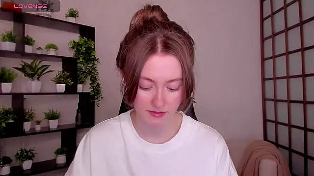 KateCuddle online show from February 9, 2026, 3:04 am