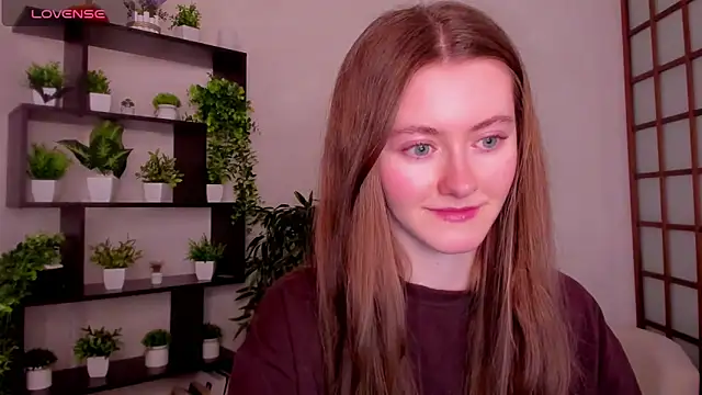 KateCuddle online show from December 1, 2025, 2:01 am