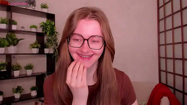 KateCuddle online show from May 15, 2026, 2:20 am