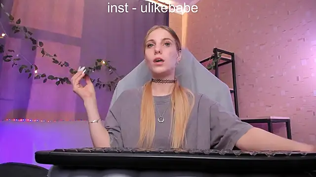 Anna Fink online show from February 18, 2025, 5:53 am