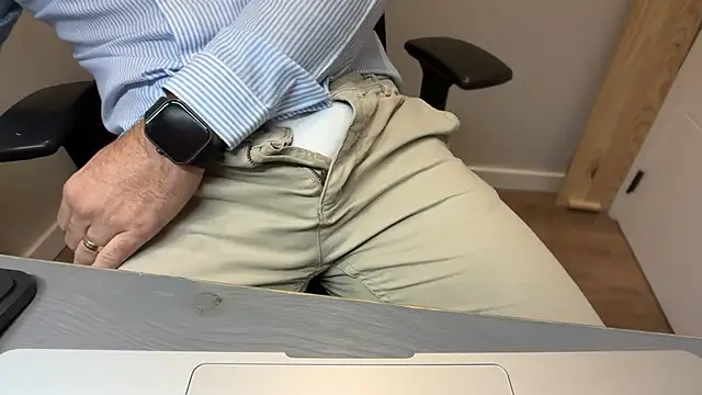 rickyi2023 online show from November 10, 2025, 4:45 pm