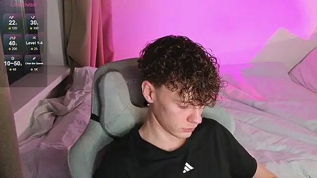 cute thomas online show from March 29, 2026, 7:15 pm