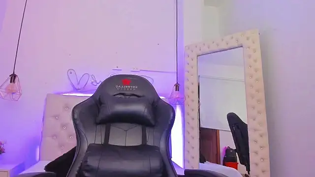 xiomara  cortes online show from March 20, 2025, 10:18 pm