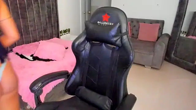 xiomara  cortes online show from September 18, 2025, 7:39 pm