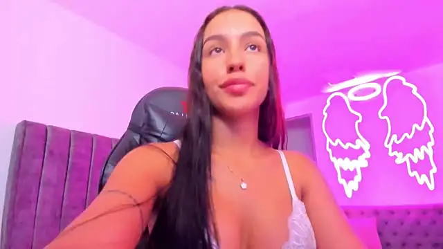 xiomara  cortes online show from November 6, 2025, 7:29 pm