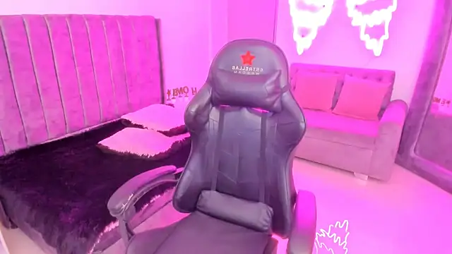 xiomara  cortes online show from October 14, 2025, 7:14 pm