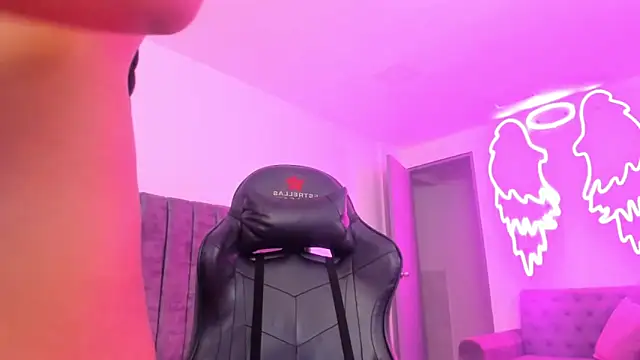 xiomara  cortes online show from November 25, 2025, 12:55 am