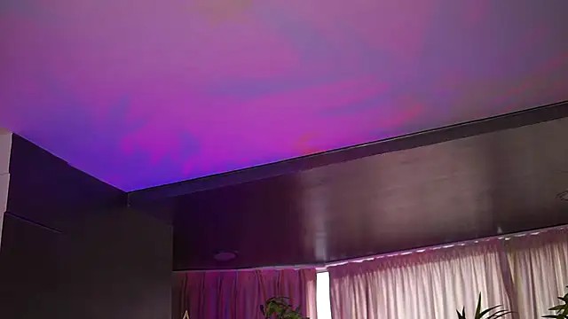 Snapshot of HotSkinnyX chatting on December 15, 2025, 9:37 am HotSkinnyX online show from December 15, 2025, 9:37 am