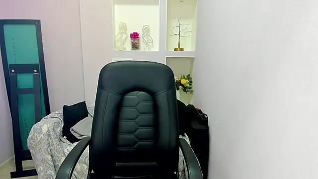 Persephoni online show from March 25, 2026, 10:47 am