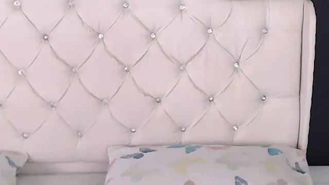 LiaVillalobos online show from September 12, 2025, 2:06 pm