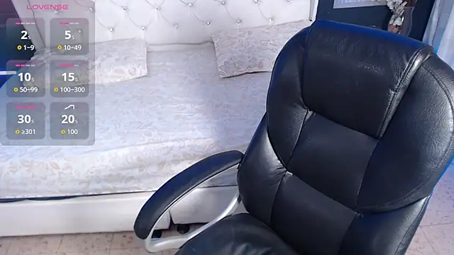 LiaVillalobos online show from September 27, 2025, 12:33 pm