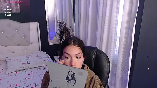 LiaVillalobos online show from October 23, 2025, 12:15 pm