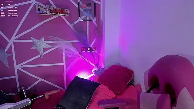 lucy beatifull online show from April 15, 2026, 7:18 pm