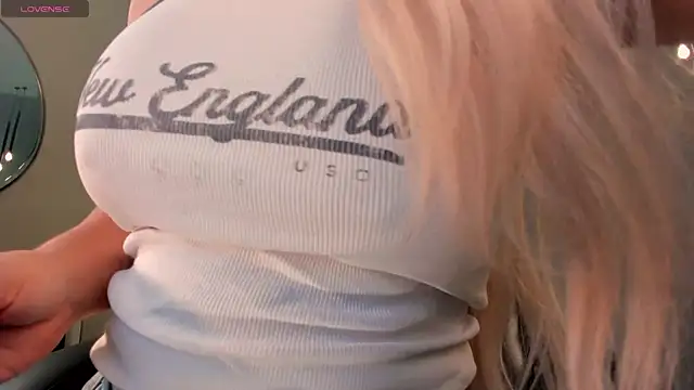 Snapshot of SophieBarnett chatting on November 1, 2025, 12:28 am SophieBarnett online show from November 1, 2025, 12:28 am