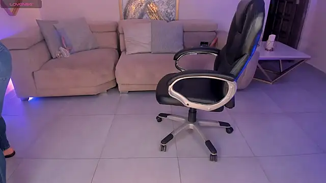 Snapshot of SophieBarnett chatting on December 1, 2025, 1:06 am SophieBarnett online show from December 1, 2025, 1:06 am