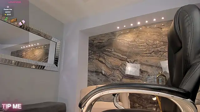 Snapshot of SophieBarnett chatting on November 17, 2025, 12:25 am SophieBarnett online show from November 17, 2025, 12:25 am