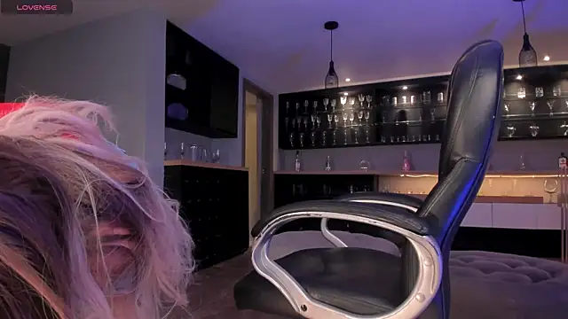 Snapshot of SophieBarnett chatting on November 5, 2025, 11:30 pm SophieBarnett online show from November 5, 2025, 11:30 pm