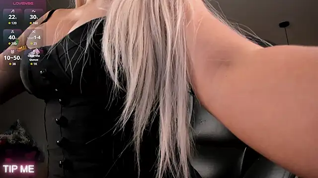 Snapshot of SophieBarnett chatting on November 8, 2025, 12:47 am SophieBarnett online show from November 8, 2025, 12:47 am