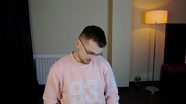 Snapshot of Friend12321 chatting on March 9, 2025, 11:14 pm Friend12321 online show from March 9, 2025, 11:14 pm