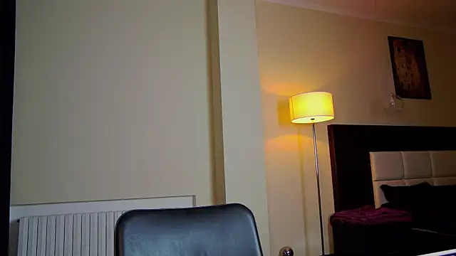 Snapshot of Friend12321 chatting on March 20, 2025, 10:40 pm Friend12321 online show from March 20, 2025, 10:40 pm