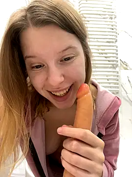 kimczii online show from December 16, 2025, 1:59 pm