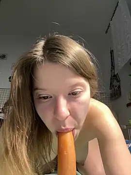 kimczii online show from April 16, 2026, 6:14 am