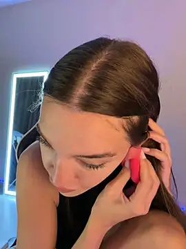 julia fly online show from June 6, 2026, 9:25 am