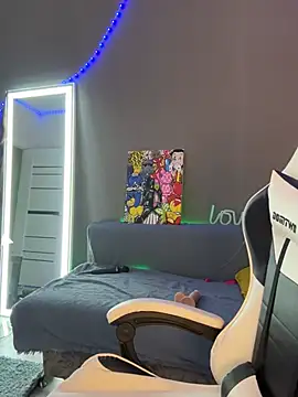 julia fly online show from February 27, 2025, 7:30 am