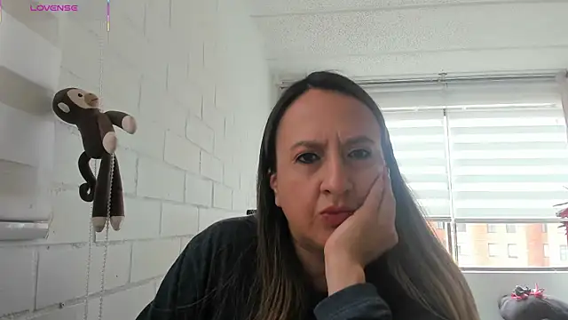 charlize legs online show from March 12, 2026, 5:06 pm