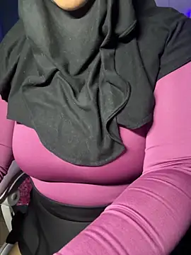 Snapshot of Jameela chatting on November 9, 2025, 10:47 pm Jameela online show from November 9, 2025, 10:47 pm