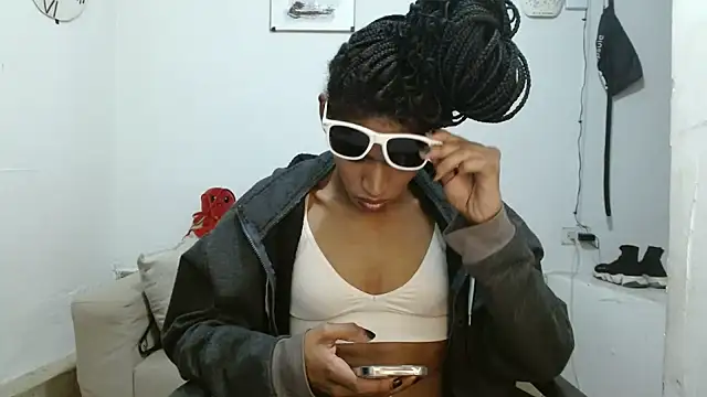 Snapshot of angelamarie1 chatting on July 4, 2026, 5:03 am angelamarie1 online show from July 4, 2026, 5:03 am
