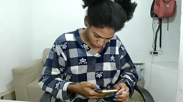 angelamarie1 online show from November 11, 2025, 8:42 am