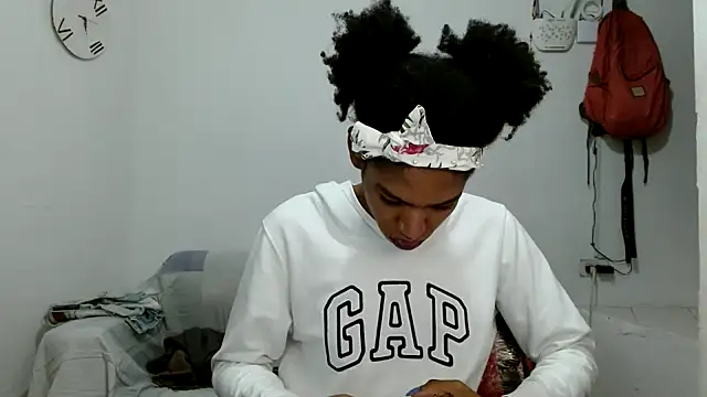 angelamarie1 online show from November 6, 2025, 10:41 am