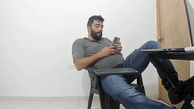 Snapshot of isearchcompany chatting on November 20, 2025, 2:34 am isearchcompany online show from November 20, 2025, 2:34 am