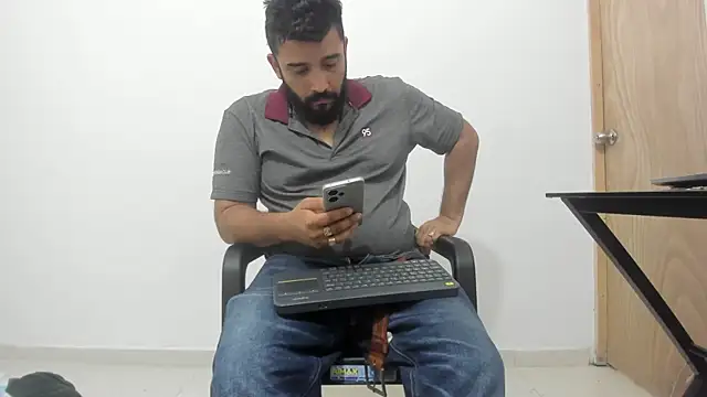 Snapshot of isearchcompany chatting on November 19, 2025, 1:44 pm isearchcompany online show from November 19, 2025, 1:44 pm