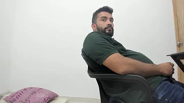 Snapshot of isearchcompany chatting on November 8, 2025, 5:05 pm isearchcompany online show from November 8, 2025, 5:05 pm