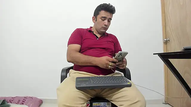 Snapshot of isearchcompany chatting on November 27, 2025, 4:02 am isearchcompany online show from November 27, 2025, 4:02 am