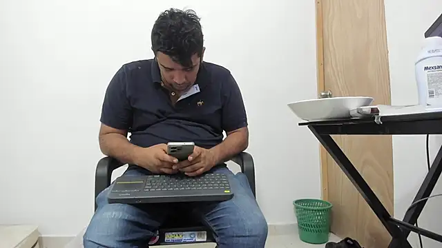 Snapshot of isearchcompany chatting on November 30, 2025, 7:36 pm isearchcompany online show from November 30, 2025, 7:36 pm