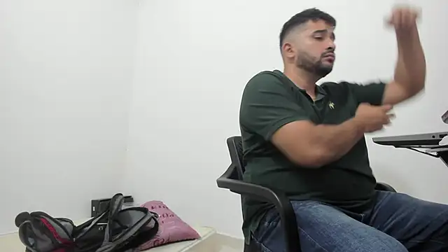 Snapshot of isearchcompany chatting on December 15, 2025, 9:15 am isearchcompany online show from December 15, 2025, 9:15 am