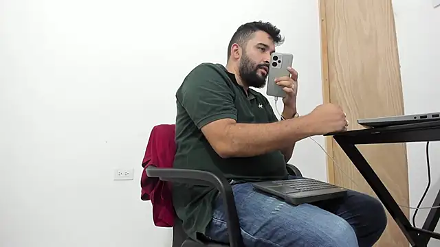 Snapshot of isearchcompany chatting on November 6, 2025, 10:58 pm isearchcompany online show from November 6, 2025, 10:58 pm