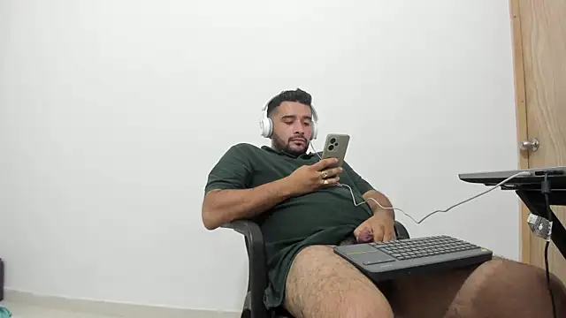 Snapshot of isearchcompany chatting on December 18, 2025, 1:00 am isearchcompany online show from December 18, 2025, 1:00 am