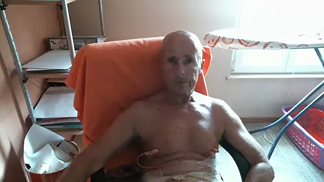 Snapshot of olibrius71 chatting on July 11, 2026, 6:08 pm olibrius71 online show from July 11, 2026, 6:08 pm